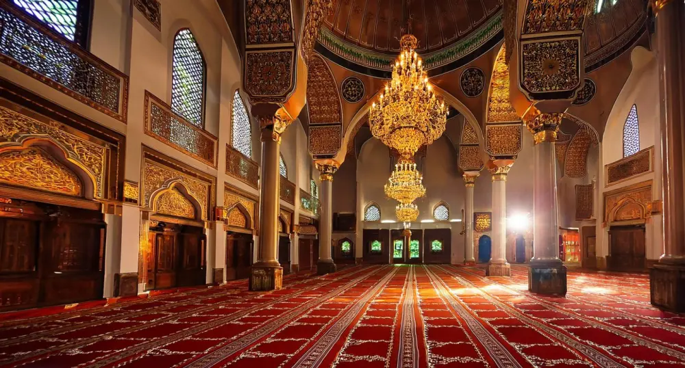 مساجد معروف جهان و فرش‌های سجاده‌ای آنها