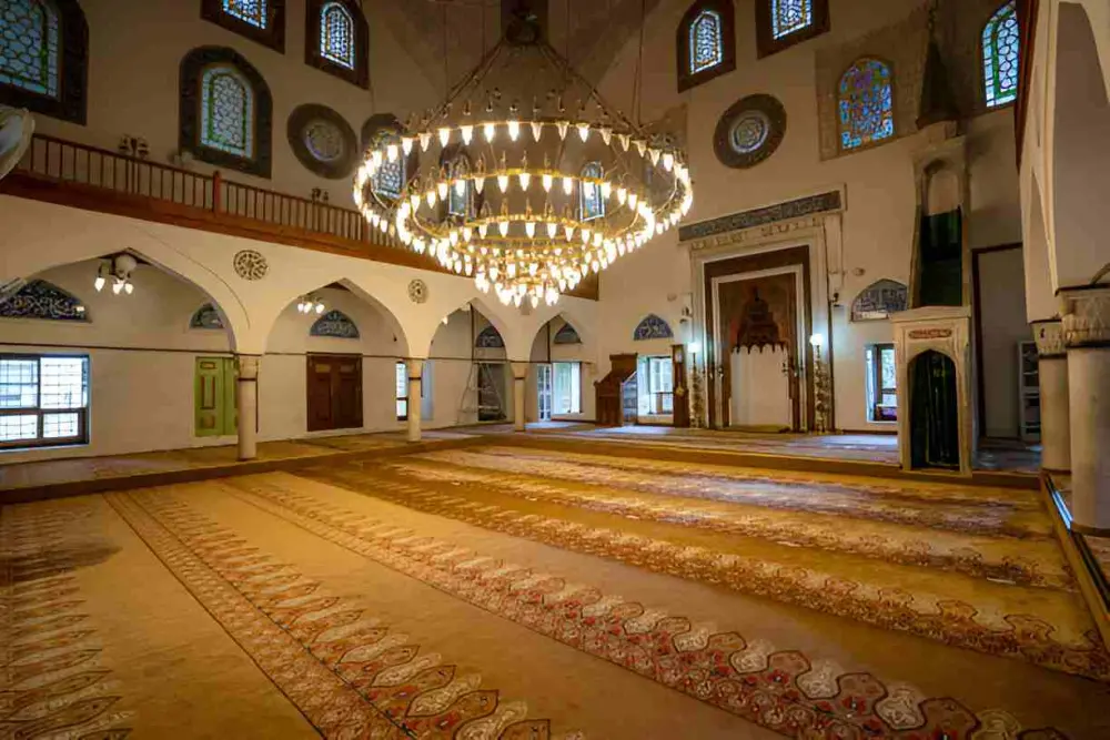 نذری ماندگار: راهنمای وقف فرش مسجد به نیابت عزیزان درگذشته