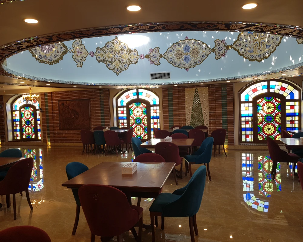 پنجره دوجداره با طرحهای سنتی 